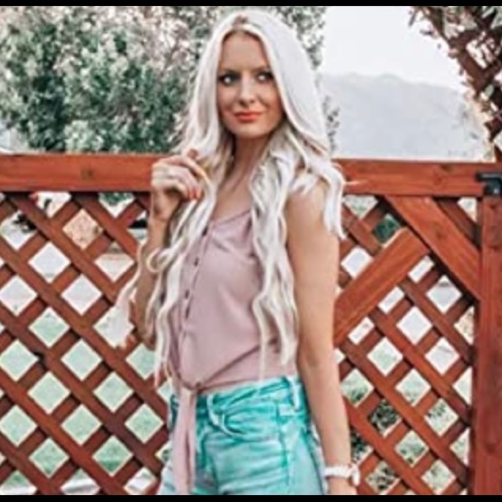 Super cute crop top with tie and buttons